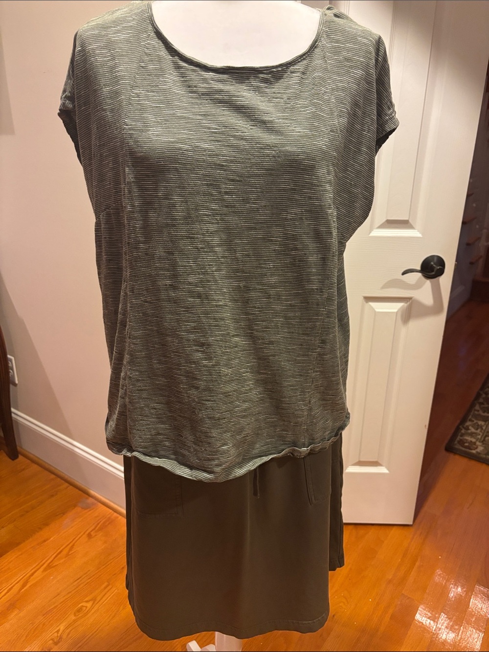 J Jill Olive Green Women's Short Sleeve Scoop Neck Top & Skirt